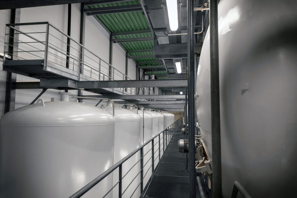 Tank Lining as a Critical Barrier Against Chemical and Mechanical Stress